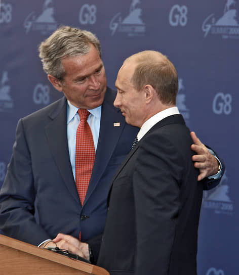 Президент России Владимир Путин (справа) и президент США Джордж Буш (слева)  