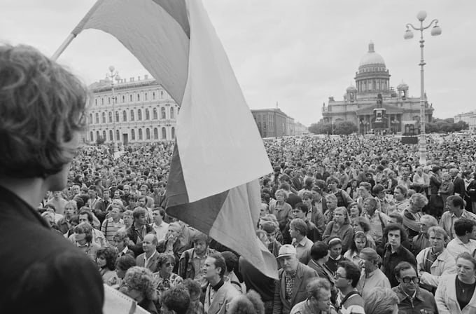 Митинг у здания Ленсовета 