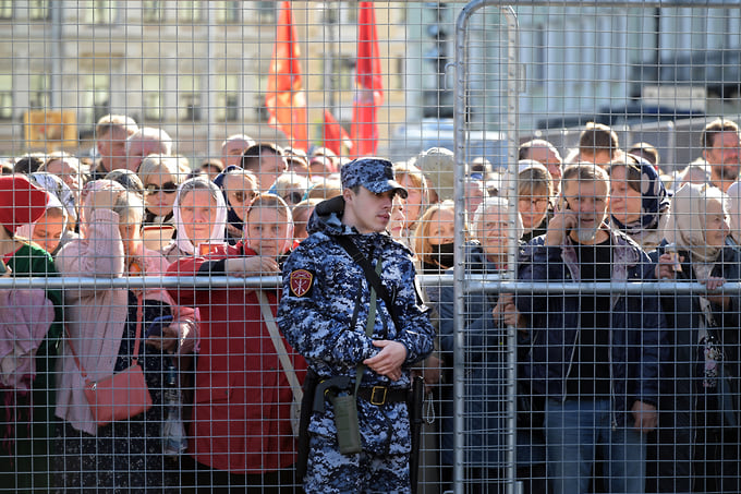 Сотрудник Росгвардии на охране общественного порядка