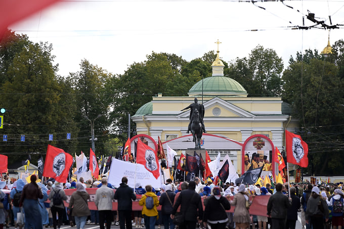 Молебен на площади Александра Невского