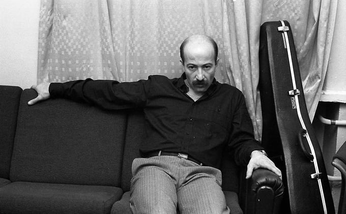 К середине 1980-х Розенбаум уже активно гастролировал по СССР и выступал на крупных площадках. Переход от домашних и магнитофонных записей к профессиональной сцене занял всего несколько лет. При этом основу большинства выступлений по-прежнему составляли голос, гитара и авторский текст