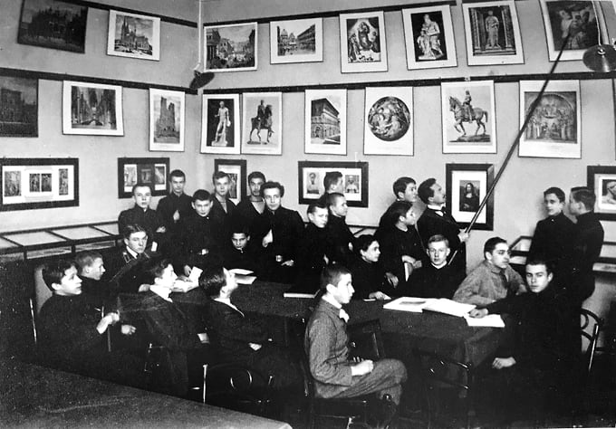 Урок истории в гимназии Карла Мая. 1910 год