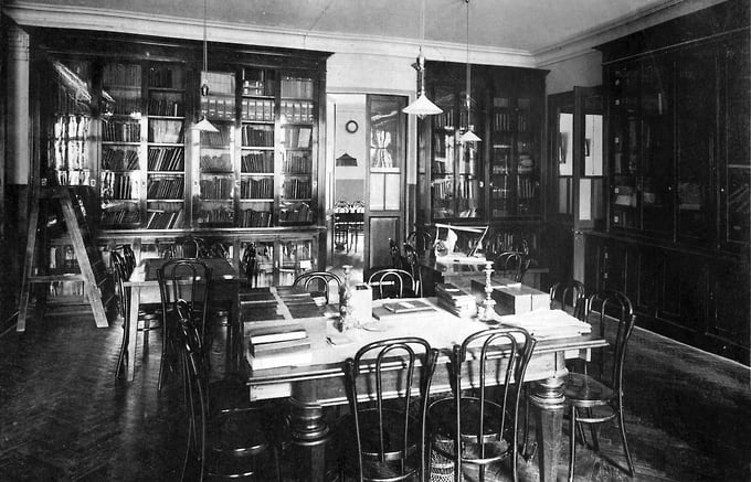 Библиотека школы Мая. 1900-е годы