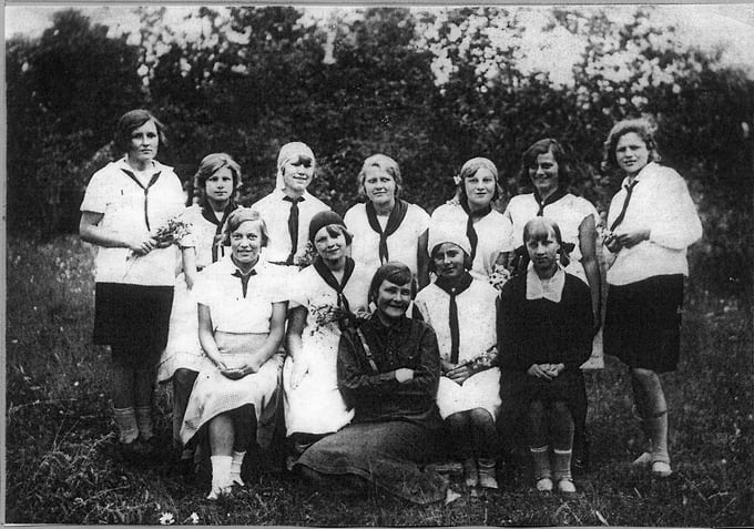 I и III звено I отряда единой трудовой школы в летнем лагере в Мельничном ручье. 1931 год