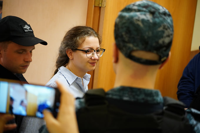 Госпожа Никитина на нынешнем заседании также отдельно вернулась к причинам предыдущих переносов процесса. Она настаивала, что не болела. По ее словам, из СИЗО ее просто не доставляли в суд по причинам, которые от нее не зависели