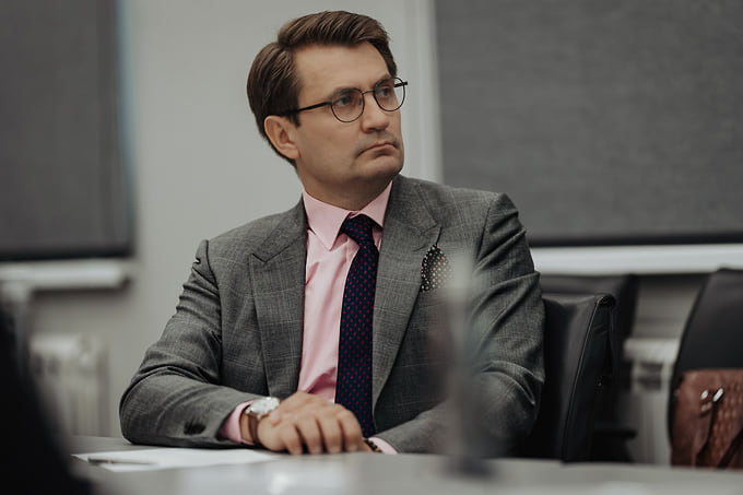 Владислав Варшавский, управляющий партнер юридической компании «Варшавский и партнеры» эксперт в сфере ВЭД с опытом более 20 лет, преподаватель НИУ ВШЭ Санкт-Петербург 