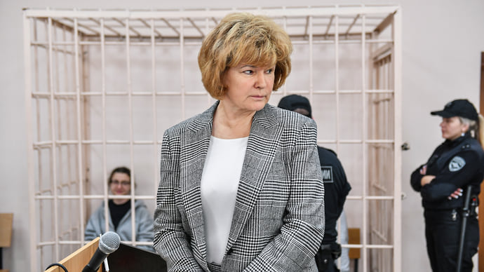 Смольный ответил за охваты