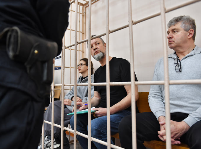 Слева направо: бывший руководитель Центра управления регионом (ЦУР) в Санкт-Петербурге Елена Никитина, блогер Николай Каменев и заместитель директора АО ГАТР Сергей Сыров