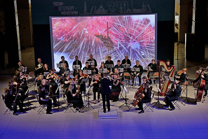 Петербургский симфонический оркестр Impulse Orchestra под руководством дирижера Игоря Томашевского