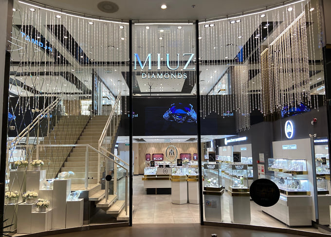 Бренд MIUZ Diamonds, ранее известный как «Московский ювелирный завод», сменил название в 2021 году