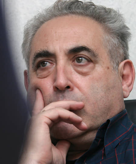 «Я искренне преклоняюсь перед всеми, кто участвовал в поимке Чикатило. Перед милиционерами, следователями, сотрудниками КГБ. Помогал им, как мог. Но моя роль в этом деле весьма скромная» (из интервью изданию «Аргументы и Факты. Ростов-на-Дону»). 28 ноября 1990 года состоялся продолжительный разговор Александра Бухановского с ранее задержанным Андреем Чикатило. Психиатр познакомил маньяка с выборочными местами из составленного ранее психологического портрета. После этого Андрей Чикатило разрыдался и стал давать признательные показания в совершенных им убийствах