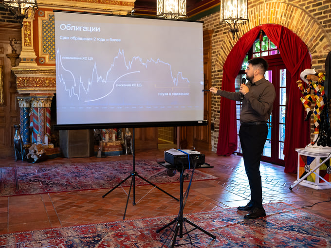 Руководитель отдела ООО «Учебный центр ФИНАМ-Ростов» (представитель АО «ФИНАМ» в г. Ростове-на-Дону) Давид Захаров