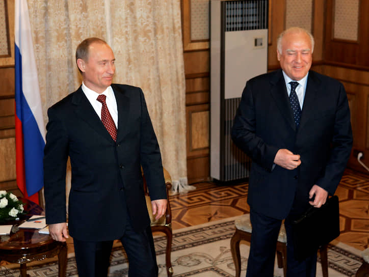 Владимир Путин с Виктором Черномырдиным во время визита на Украину. 2005 год 