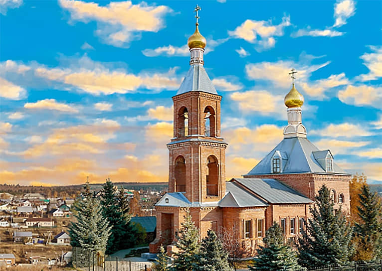 Храм Казанской иконы Божией Матери в селе Новый Буян. Считается, что он построен в 1795 году. Таким образом, церковь с 200-летней историей вместе с храмом в Воскресенке является древнейшей на волжском левобережье Самарской области 