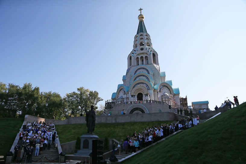 Софийский собор в Самаре — образец архитектуры XXI века. Украшает Октябрьскую набережную 