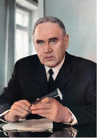 15 апреля 1949 года главным конструктором опытного завода №2 в Куйбышеве назначен Николай Кузнецов (1911-1995), до этого главный конструктор Уфимского авиационного завода. В июле 1981 года создано Куйбышевское научно-производственное объединение «Труд». В него вошли Куйбышевский моторный завод, Куйбышевское конструкторское бюро машиностроения и Казанское проектное бюро машиностроения. Николай Кузнецов возглавлял это объединение до 1993 года 