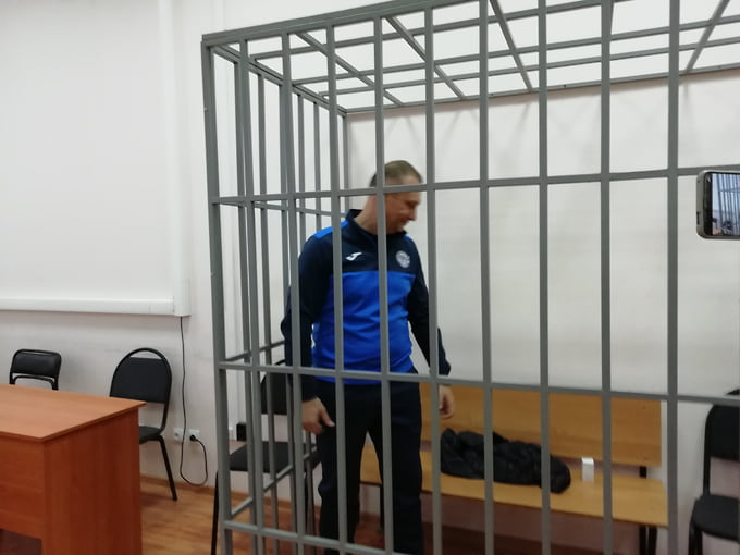 Директор хоккейного клуба забил гол в свои ворота