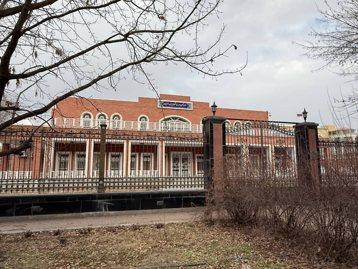 Генконсульство Ирана в Астрахани, где появился мемориал жертвам американо-израильских бомбардировок, расположено на Адмиралтейской, рядом с кремлем