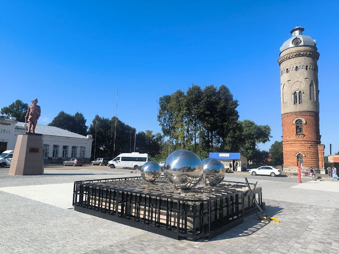 Об установке фонтана на привокзальной площади Петровска глава района отчитался в конце августа