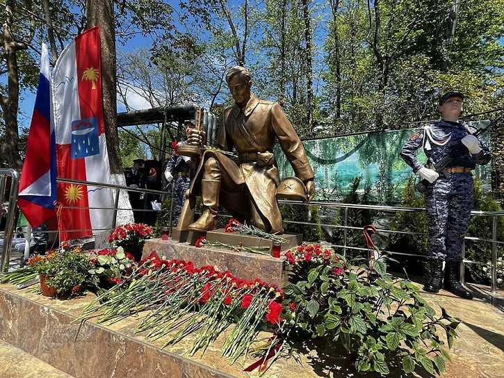 В микрорайоне Малый Ахун 9 Мая состоялось открытие памятника погибшим героям