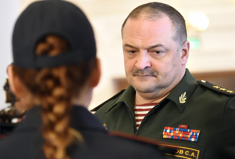 В биографии экс-главы Дагестана регулярно упоминаются ордена «За военные заслуги», Почета, «За заслуги перед Отечеством» IV степени с мечами, Александра Невского, Мужества и «За заслуги перед Республикой Дагестан»