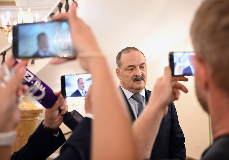 Сергей Меликов: «Не все органы власти эффективно отвечают на вопросы общества. Эту работу необходимо усилить, в том числе, министерству по национальной политике Дагестана и другим министерствам, ответственным за образование и социальный блок. Есть большое поле и для работы депутатов республиканского парламента»