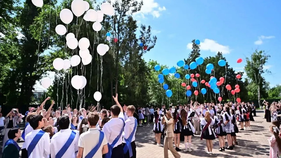В Буденновске в этом году выпустились 1218 девятиклассников и 417 одиннадцатиклассников