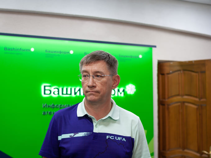 Гендиректор команды Марат Шмаков обещает разрешить ситуацию в ближайшее время