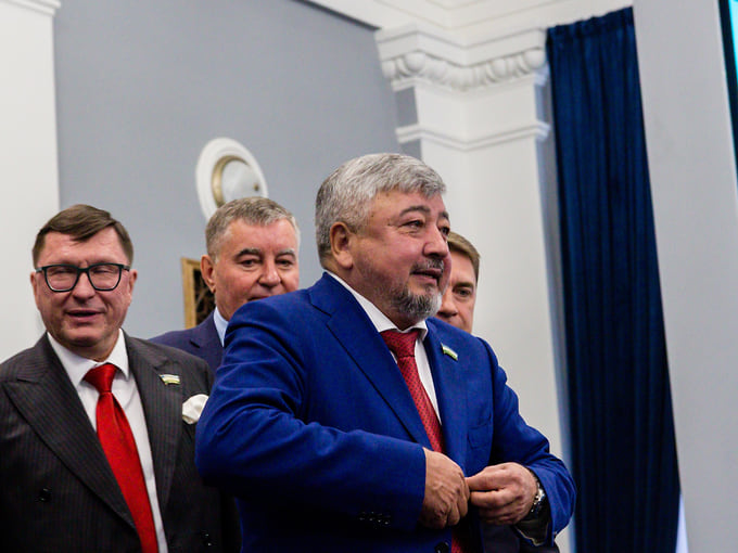 Спикером горсовета Уфы на второй пятилетний срок избран депутат от «Единой России», гендиректор муниципального АО «Специализированный застройщик "Инвестиционно-строительный комитет Уфы"» (СЗ ИСК Уфы) Марат Васимов 