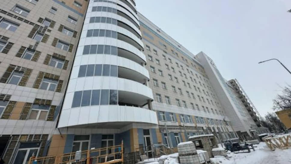 Строящееся здание многопрофильного медцентра Орловской областной больницы