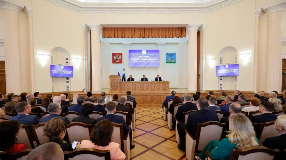 Представление врио губернатора Белгородской области Александра Шуваева сотрудникам областного правительства
