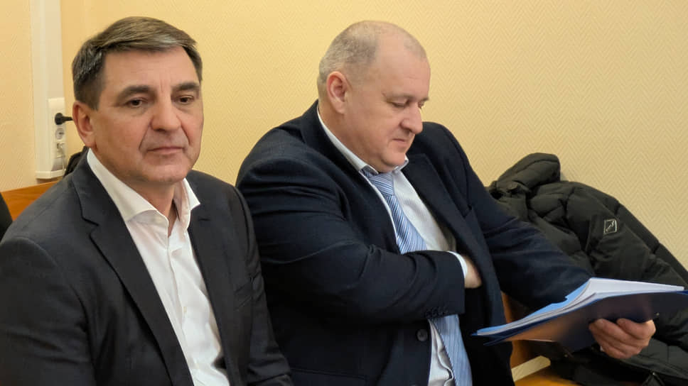Депутат Госдумы Андрей Марков (слева) на суде по делу журналиста Александра Пирогова и адвокат Александр Федоров