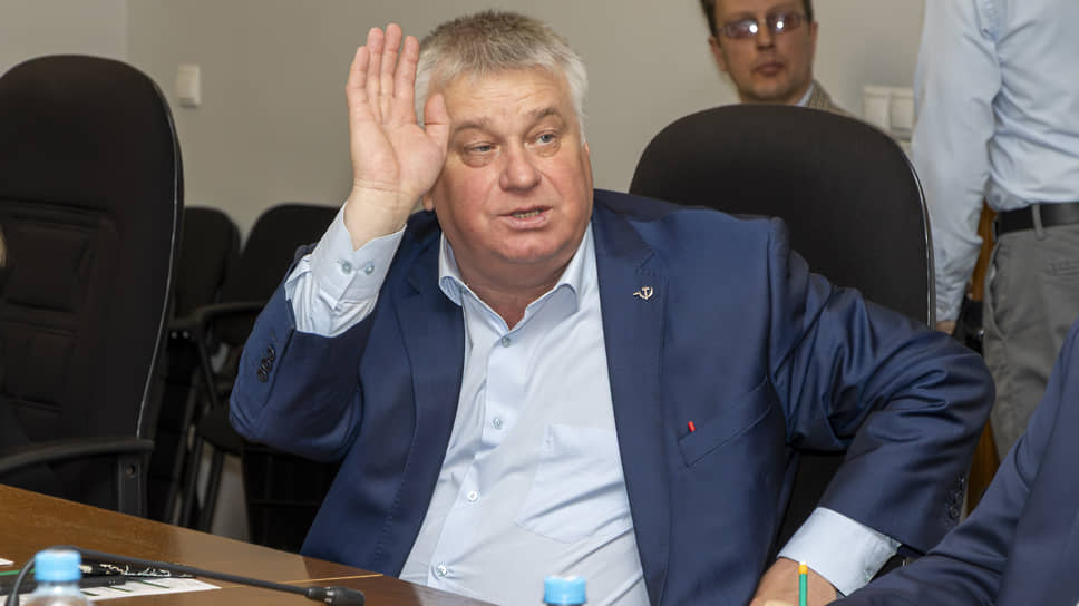 Лидер местного обкома КПРФ Андрей Рогатнев 