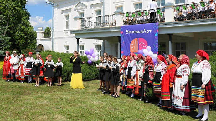 Парад уличных театров, усадебный фестиваль «ВеневияАрт» и гонки на квадроциклах