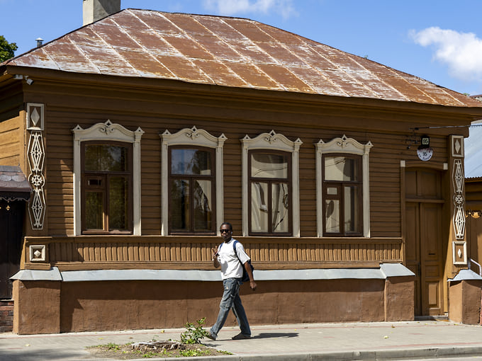 1592 году после очередного разгрома, в ходе которого от прежнего Ельца ничего не осталось, начали строить новую крепость. Одновременно город продолжал страдать от набега крымских татар. Однако работы продолжались