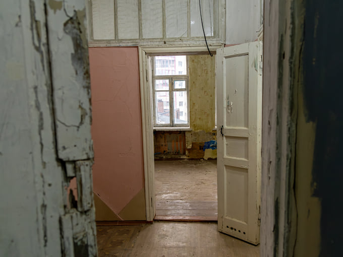 В таком коридоре, напоминающем портал в прошлое, чувствуешь себя сталкером…