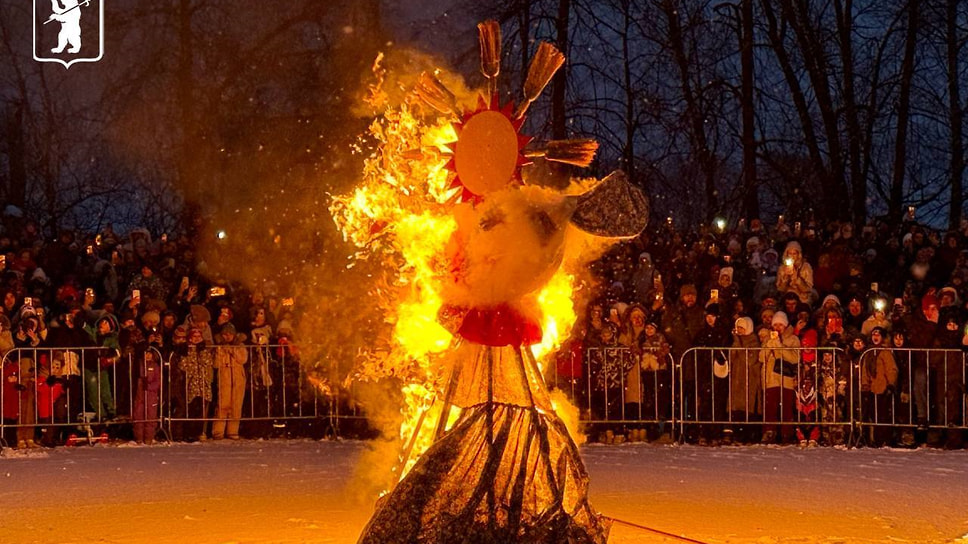 Сожжение чучела Масленицы прошло в парке на Даманском острове 