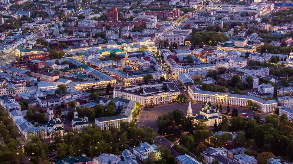 Центр Ярославля - Объект Всемирного наследия ЮНЕСКО. Он органично соединил и сохранил градостроительные особенности разных эпох, начиная с позднего Средневековья. Храмы уникальной ярославской школы и сегодня являются доминантами центра Ярославля, на улицах можно найти здания, имеющие черты барокко, классицизма, эклектики, историзма, модерна и конструктивизма