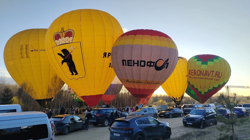 Впервые взлетел аэростат "Ярославская область" (второй слева) 