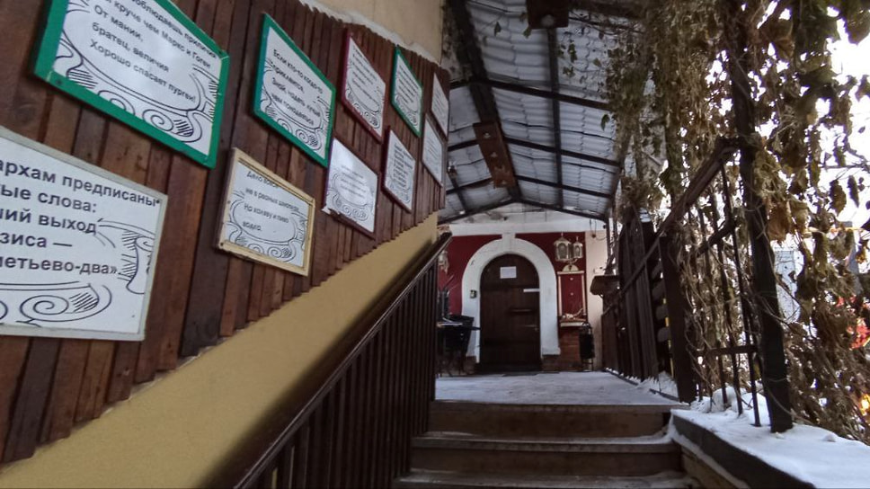 После ухода из ТЮЗа Юрий Ваксман занялся бизнесом. Он открыл в Ярославле кафе «Дом актера» и поработал несколько лет в ресторанном бизнесе за границей. В 1999 году он вернулся в город, где открыл частный профессиональный театр 