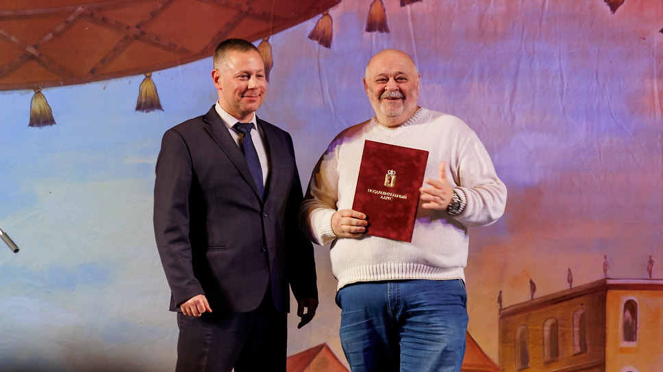 27 марта 2024 года, во Всемирный день театра, Юрий Ваксман поднялся на сцену Волковского театра, чтобы получить награду из рук губернатора Ярославской области Михаила Евраева. 