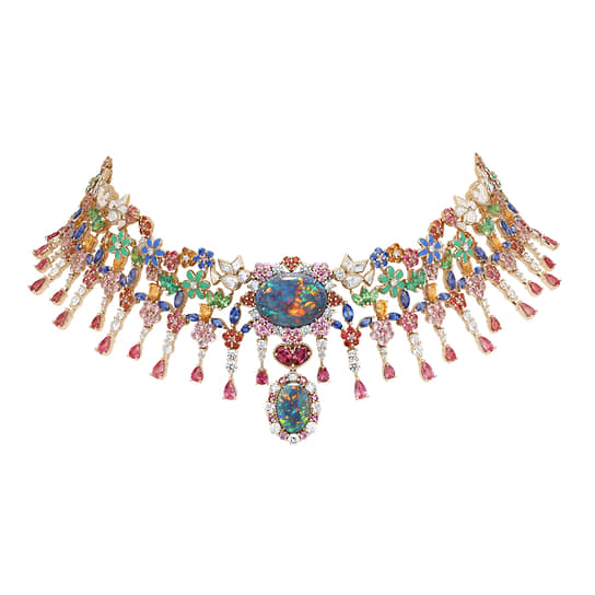 Колье Galons Printemps, Dior Joaillerie, розовое золото, синие и розовые сапфиры, изумруды, опалы, спессартины, цавориты, розовая шпинель, цветной лак 