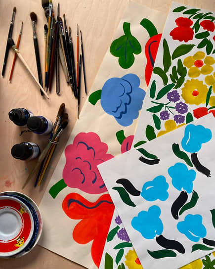 Эскизы тканей финского бренда Marimekko. Цветочный принт Kukasta kukkaan («От цветка к цветку») станет частью проекта Osteria Fiori di Marimekko на Неделе дизайна в Милане