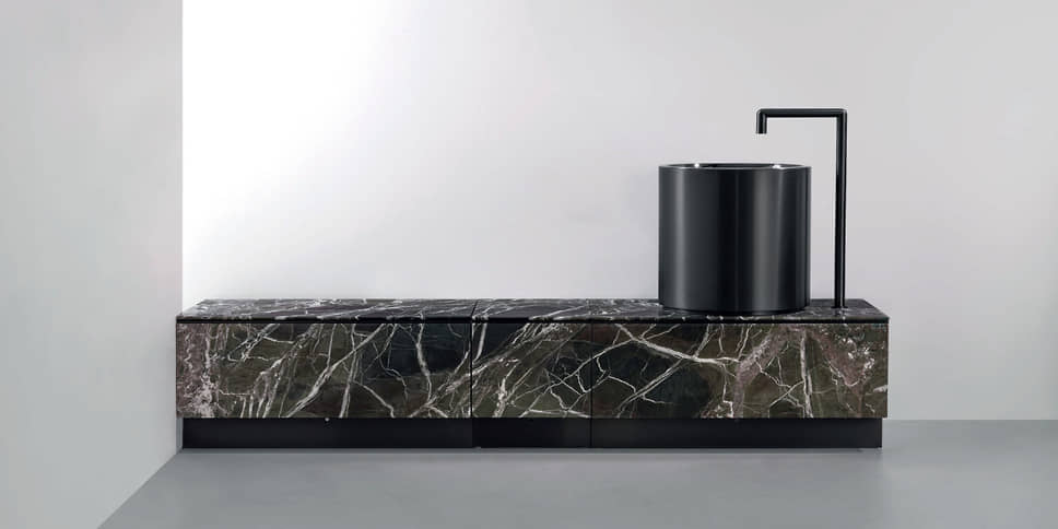В шоуруме CEA Design