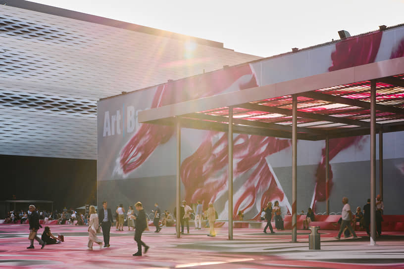 Экспозиция выставки Art Basel