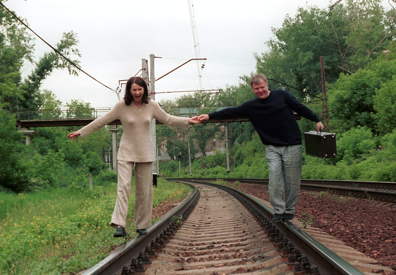 С женой, дизайнером Оксаной Бутман, на прогулке, 2000 год