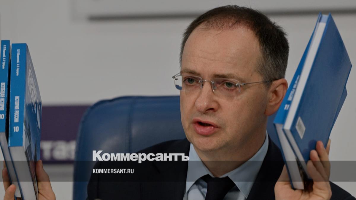 «Именовали умершего вождя тираном»: что изменилось в учебнике истории