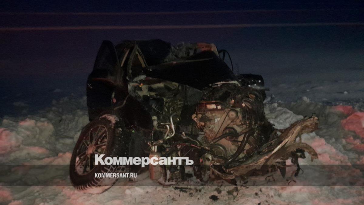 В Тюменской области перекрыли участок трассы после столкновения Ford и Mercedes