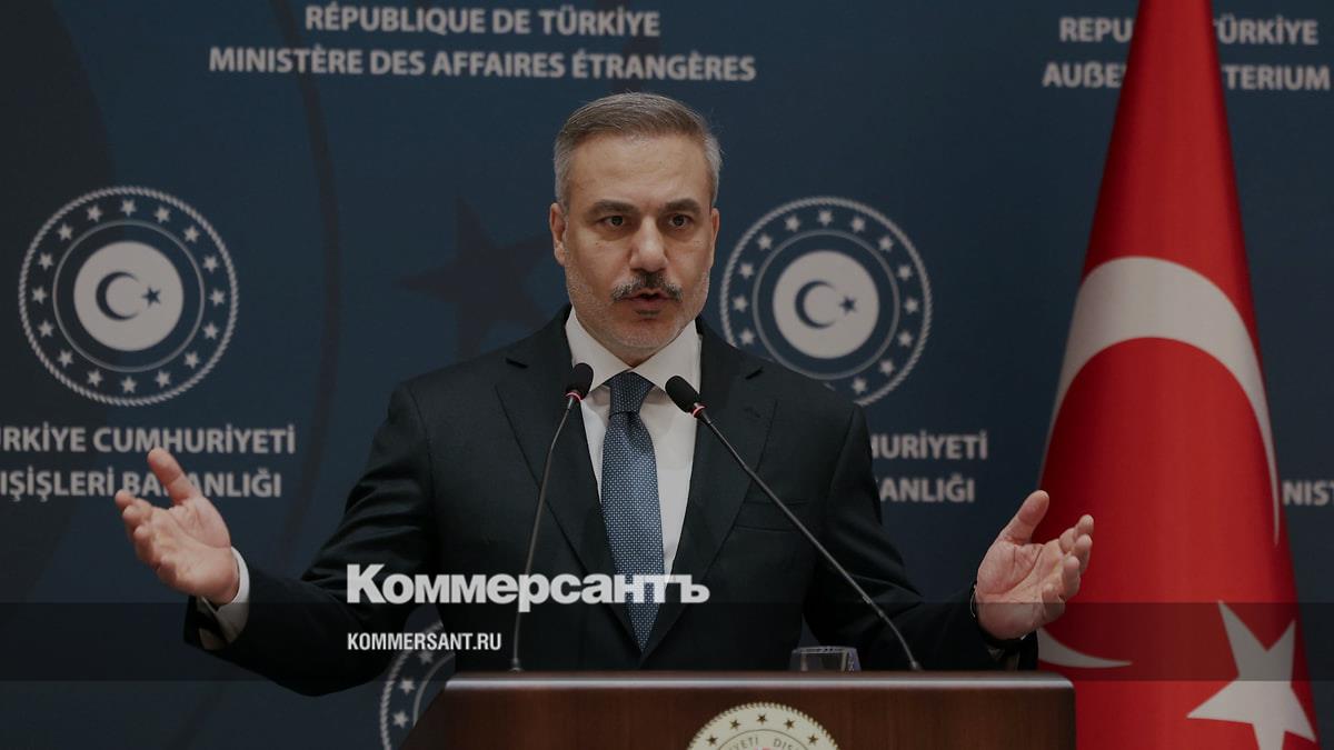 Глава МИД Турции допустил присоединение страны к ядерной гонке