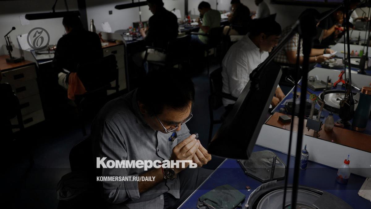 Огранщиков завалило камнями // Поставки алмазов в Индию в январе сократились из-за больших запасов